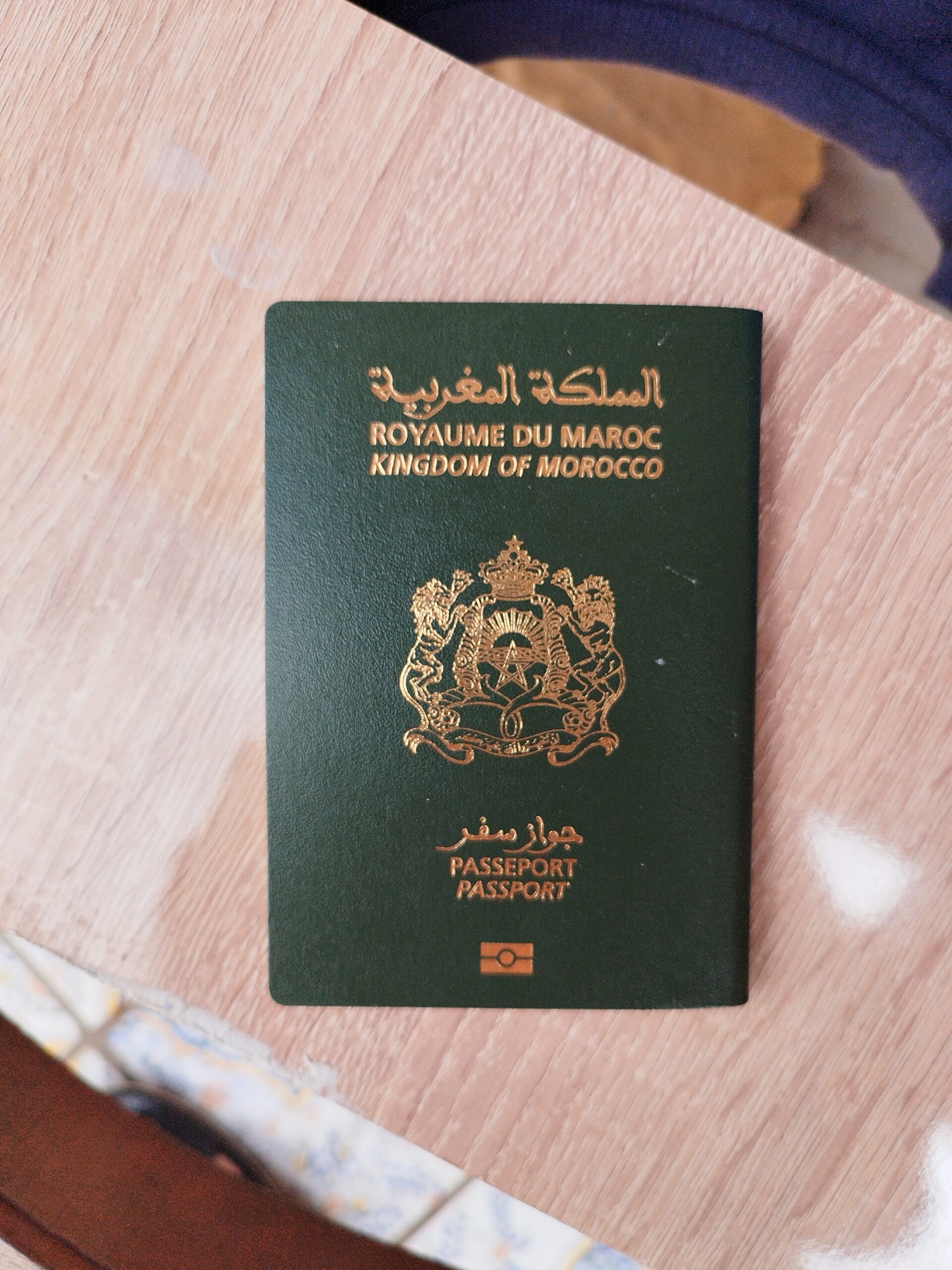 Read more about the article slm limxalih xi passport itwasal m3ya l9ito fhay halima khemesst